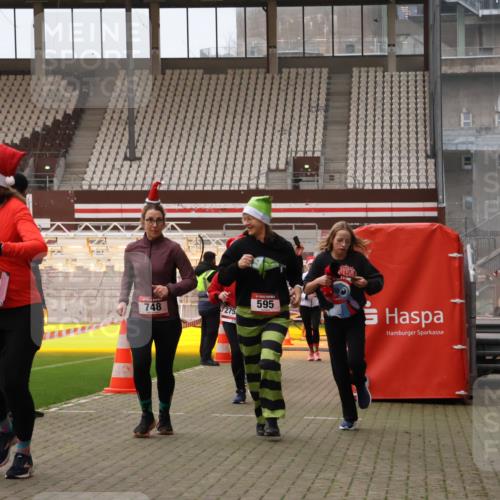 08.12.2024 - St. Pauli X-Mass-Run No. 14 Yannick Fuchs http://msf.ph/oto/7481152 08.12.2024 10:04:38 Ziel 31, 76, 89, 172, 299, 595, 627, 634, 748, 791, 2380, 2382, 2383, 2485, 2758, 2937, 3007 meine-sportfotos.de