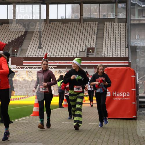08.12.2024 - St. Pauli X-Mass-Run No. 14 Yannick Fuchs http://msf.ph/oto/7481153 08.12.2024 10:04:38 Ziel 31, 76, 89, 172, 299, 595, 627, 634, 748, 791, 2380, 2382, 2383, 2485, 2758, 2937, 3007 meine-sportfotos.de