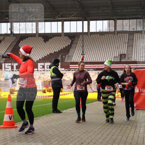 08.12.2024 - St. Pauli X-Mass-Run No. 14 Yannick Fuchs http://msf.ph/oto/7481158 08.12.2024 10:04:38 Ziel 31, 76, 89, 172, 299, 595, 627, 634, 748, 791, 2380, 2382, 2383, 2485, 2758, 2937, 3007 meine-sportfotos.de