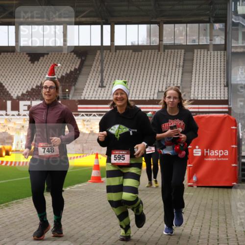 08.12.2024 - St. Pauli X-Mass-Run No. 14 Yannick Fuchs http://msf.ph/oto/7481172 08.12.2024 10:04:40 Ziel 76, 172, 299, 595, 627, 634, 748, 2380, 2382, 2383, 2485, 2758, 2937, 3007 meine-sportfotos.de