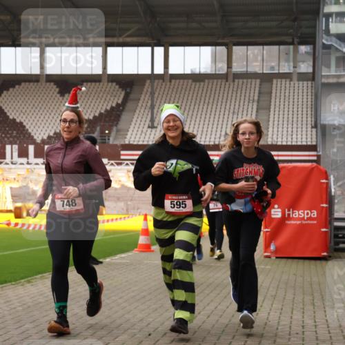 08.12.2024 - St. Pauli X-Mass-Run No. 14 Yannick Fuchs http://msf.ph/oto/7481178 08.12.2024 10:04:40 Ziel 76, 172, 299, 595, 627, 634, 748, 2380, 2382, 2383, 2485, 2758, 2937, 3007 meine-sportfotos.de