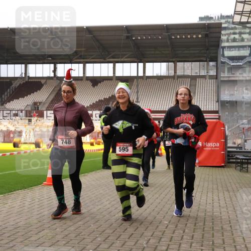 08.12.2024 - St. Pauli X-Mass-Run No. 14 Yannick Fuchs http://msf.ph/oto/7481183 08.12.2024 10:04:40 Ziel 76, 172, 299, 595, 627, 634, 748, 2380, 2382, 2383, 2485, 2758, 2937, 3007 meine-sportfotos.de