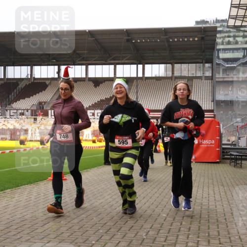 08.12.2024 - St. Pauli X-Mass-Run No. 14 Yannick Fuchs http://msf.ph/oto/7481186 08.12.2024 10:04:40 Ziel 76, 172, 299, 595, 627, 634, 748, 2380, 2382, 2383, 2485, 2758, 2937, 3007 meine-sportfotos.de