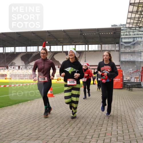 08.12.2024 - St. Pauli X-Mass-Run No. 14 Yannick Fuchs http://msf.ph/oto/7481198 08.12.2024 10:04:41 Ziel 76, 172, 299, 595, 627, 634, 748, 2380, 2485, 2758, 2937, 3007 meine-sportfotos.de