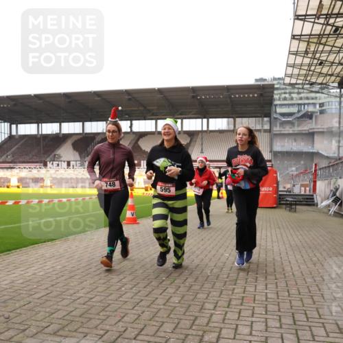 08.12.2024 - St. Pauli X-Mass-Run No. 14 Yannick Fuchs http://msf.ph/oto/7481202 08.12.2024 10:04:41 Ziel 76, 172, 299, 595, 627, 634, 748, 2380, 2485, 2758, 2937, 3007 meine-sportfotos.de