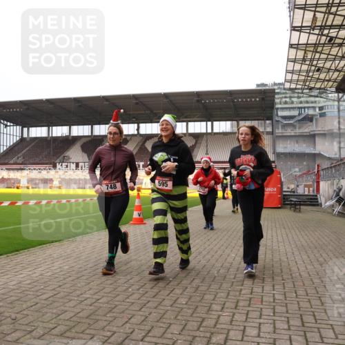 08.12.2024 - St. Pauli X-Mass-Run No. 14 Yannick Fuchs http://msf.ph/oto/7481206 08.12.2024 10:04:41 Ziel 76, 172, 299, 595, 627, 634, 748, 2380, 2485, 2758, 2937, 3007 meine-sportfotos.de