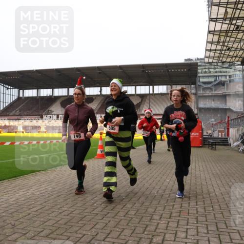 08.12.2024 - St. Pauli X-Mass-Run No. 14 Yannick Fuchs http://msf.ph/oto/7481209 08.12.2024 10:04:41 Ziel 76, 172, 299, 595, 627, 634, 748, 2380, 2485, 2758, 2937, 3007 meine-sportfotos.de