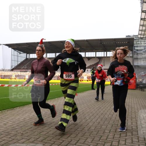 08.12.2024 - St. Pauli X-Mass-Run No. 14 Yannick Fuchs http://msf.ph/oto/7481216 08.12.2024 10:04:41 Ziel 76, 172, 299, 595, 627, 634, 748, 2380, 2485, 2758, 2937, 3007 meine-sportfotos.de