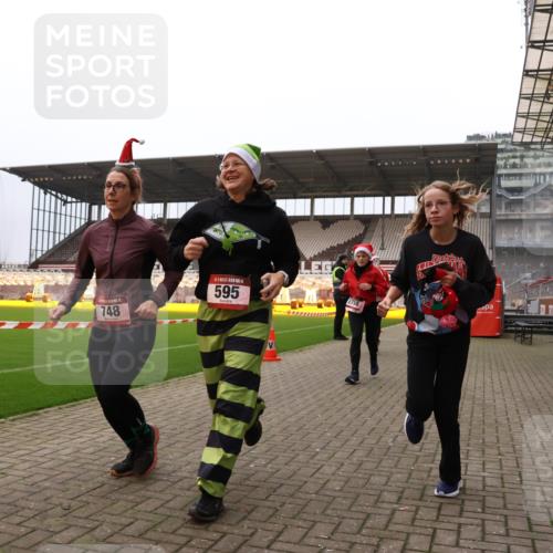 08.12.2024 - St. Pauli X-Mass-Run No. 14 Yannick Fuchs http://msf.ph/oto/7481217 08.12.2024 10:04:41 Ziel 76, 172, 299, 595, 627, 634, 748, 2380, 2485, 2758, 2937, 3007 meine-sportfotos.de