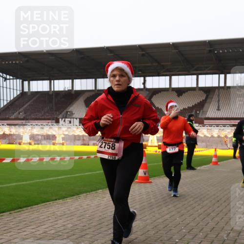 08.12.2024 - St. Pauli X-Mass-Run No. 14 Yannick Fuchs http://msf.ph/oto/7481236 08.12.2024 10:04:43 Ziel 76, 172, 299, 595, 627, 634, 748, 2043, 2485, 2758, 2937, 3007 meine-sportfotos.de