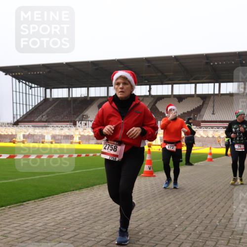 08.12.2024 - St. Pauli X-Mass-Run No. 14 Yannick Fuchs http://msf.ph/oto/7481239 08.12.2024 10:04:43 Ziel 76, 172, 299, 595, 627, 634, 748, 2043, 2485, 2758, 2937, 3007 meine-sportfotos.de
