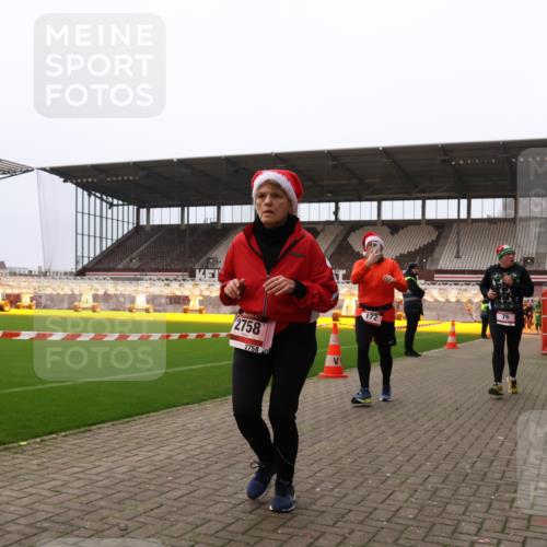 08.12.2024 - St. Pauli X-Mass-Run No. 14 Yannick Fuchs http://msf.ph/oto/7481242 08.12.2024 10:04:43 Ziel 76, 172, 299, 595, 627, 634, 748, 2043, 2485, 2758, 2937, 3007 meine-sportfotos.de