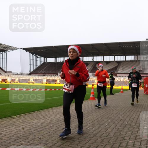 08.12.2024 - St. Pauli X-Mass-Run No. 14 Yannick Fuchs http://msf.ph/oto/7481245 08.12.2024 10:04:43 Ziel 76, 172, 299, 595, 627, 634, 748, 2043, 2485, 2758, 2937, 3007 meine-sportfotos.de