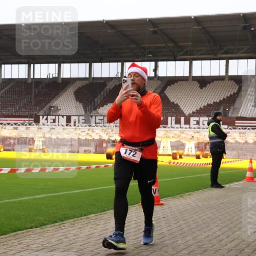 08.12.2024 - St. Pauli X-Mass-Run No. 14 Yannick Fuchs http://msf.ph/oto/7481255 08.12.2024 10:04:44 Ziel 76, 172, 595, 748, 1189, 2043, 2485, 2758, 2937, 3007 meine-sportfotos.de