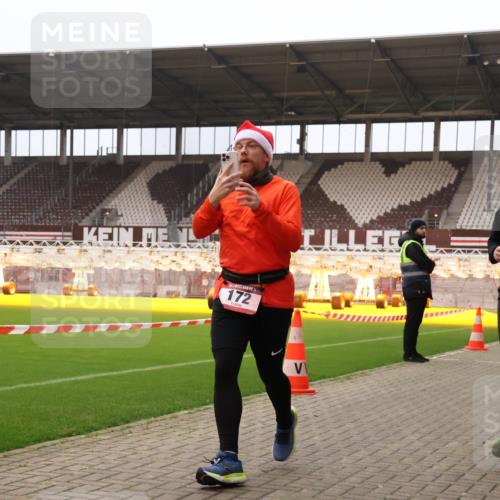 08.12.2024 - St. Pauli X-Mass-Run No. 14 Yannick Fuchs http://msf.ph/oto/7481258 08.12.2024 10:04:44 Ziel 76, 172, 595, 748, 1189, 2043, 2485, 2758, 2937, 3007 meine-sportfotos.de