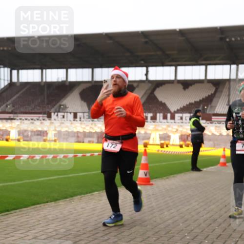 08.12.2024 - St. Pauli X-Mass-Run No. 14 Yannick Fuchs http://msf.ph/oto/7481261 08.12.2024 10:04:44 Ziel 76, 172, 595, 748, 1189, 2043, 2485, 2758, 2937, 3007 meine-sportfotos.de