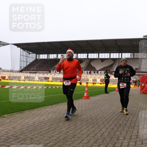 08.12.2024 - St. Pauli X-Mass-Run No. 14 Yannick Fuchs http://msf.ph/oto/7481269 08.12.2024 10:04:44 Ziel 76, 172, 595, 748, 1189, 2043, 2485, 2758, 2937, 3007 meine-sportfotos.de