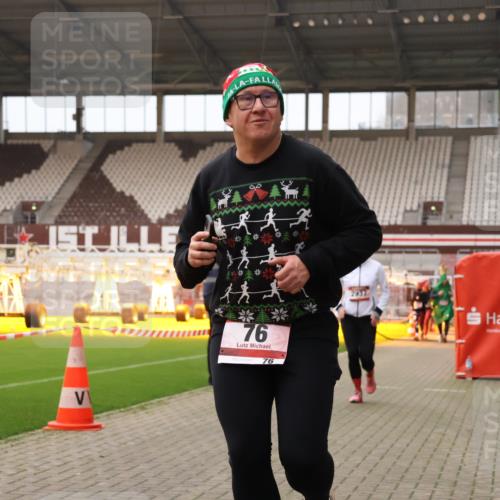 08.12.2024 - St. Pauli X-Mass-Run No. 14 Yannick Fuchs http://msf.ph/oto/7481278 08.12.2024 10:04:45 Ziel 76, 172, 595, 748, 1189, 1355, 2042, 2043, 2485, 2758, 2937, 3007 meine-sportfotos.de