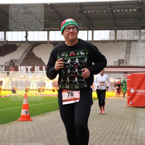08.12.2024 - St. Pauli X-Mass-Run No. 14 Yannick Fuchs http://msf.ph/oto/7481281 08.12.2024 10:04:45 Ziel 76, 172, 595, 748, 1189, 1355, 2042, 2043, 2485, 2758, 2937, 3007 meine-sportfotos.de