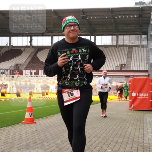 08.12.2024 - St. Pauli X-Mass-Run No. 14 Yannick Fuchs http://msf.ph/oto/7481284 08.12.2024 10:04:45 Ziel 76, 172, 595, 748, 1189, 1355, 2042, 2043, 2485, 2758, 2937, 3007 meine-sportfotos.de