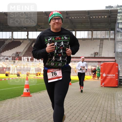 08.12.2024 - St. Pauli X-Mass-Run No. 14 Yannick Fuchs http://msf.ph/oto/7481288 08.12.2024 10:04:45 Ziel 76, 172, 595, 748, 1189, 1355, 2042, 2043, 2485, 2758, 2937, 3007 meine-sportfotos.de