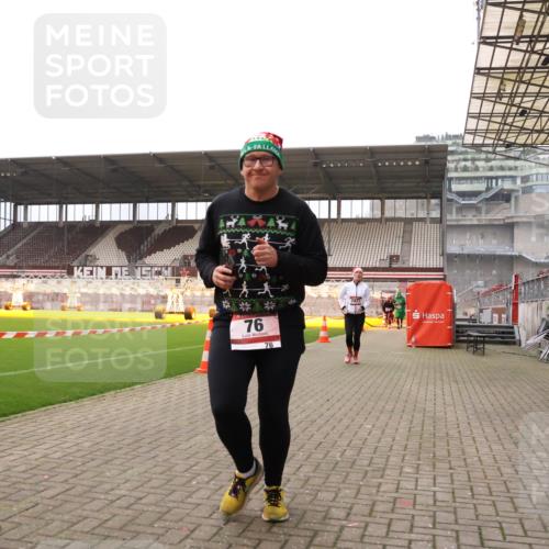 08.12.2024 - St. Pauli X-Mass-Run No. 14 Yannick Fuchs http://msf.ph/oto/7481295 08.12.2024 10:04:45 Ziel 76, 172, 595, 748, 1189, 1355, 2042, 2043, 2485, 2758, 2937, 3007 meine-sportfotos.de
