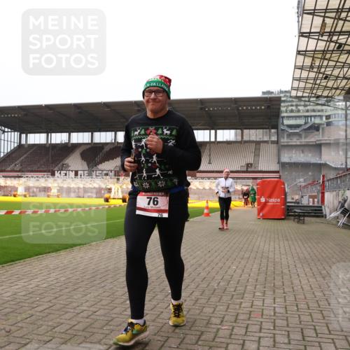 08.12.2024 - St. Pauli X-Mass-Run No. 14 Yannick Fuchs http://msf.ph/oto/7481298 08.12.2024 10:04:45 Ziel 76, 172, 595, 748, 1189, 1355, 2042, 2043, 2485, 2758, 2937, 3007 meine-sportfotos.de