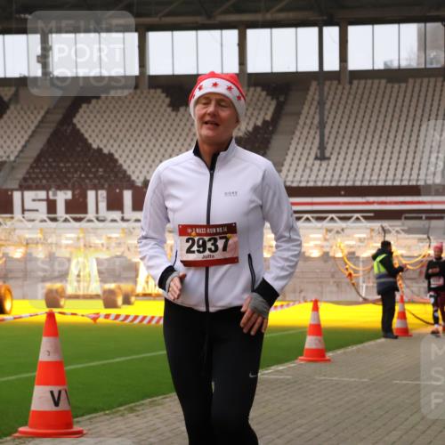 08.12.2024 - St. Pauli X-Mass-Run No. 14 Yannick Fuchs http://msf.ph/oto/7481308 08.12.2024 10:04:48 Ziel 76, 172, 595, 748, 1189, 1355, 2042, 2043, 2485, 2758, 2937, 3007 meine-sportfotos.de