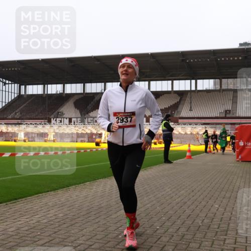 08.12.2024 - St. Pauli X-Mass-Run No. 14 Yannick Fuchs http://msf.ph/oto/7481316 08.12.2024 10:04:49 Ziel 76, 172, 595, 748, 1189, 1355, 2042, 2043, 2485, 2758, 2937, 3007 meine-sportfotos.de