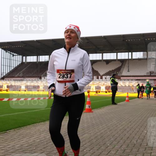 08.12.2024 - St. Pauli X-Mass-Run No. 14 Yannick Fuchs http://msf.ph/oto/7481322 08.12.2024 10:04:49 Ziel 76, 172, 595, 748, 1189, 1355, 2042, 2043, 2485, 2758, 2937, 3007 meine-sportfotos.de