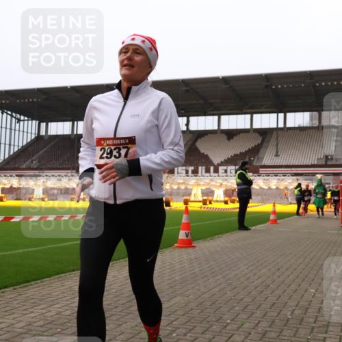 08.12.2024 - St. Pauli X-Mass-Run No. 14 Yannick Fuchs http://msf.ph/oto/7481325 08.12.2024 10:04:49 Ziel 76, 172, 595, 748, 1189, 1355, 2042, 2043, 2485, 2758, 2937, 3007 meine-sportfotos.de