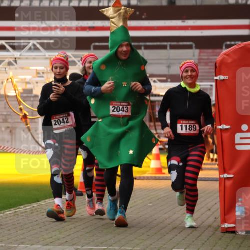 08.12.2024 - St. Pauli X-Mass-Run No. 14 Yannick Fuchs http://msf.ph/oto/7481330 08.12.2024 10:04:51 Ziel 76, 172, 595, 748, 1189, 1355, 2042, 2043, 2485, 2758, 2937, 3007 meine-sportfotos.de