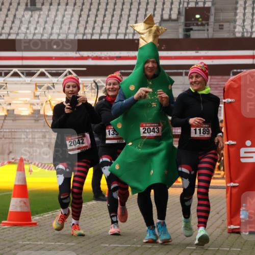 08.12.2024 - St. Pauli X-Mass-Run No. 14 Yannick Fuchs http://msf.ph/oto/7481347 08.12.2024 10:04:53 Ziel 76, 172, 1189, 1355, 2042, 2043, 2758, 2937, 3007 meine-sportfotos.de