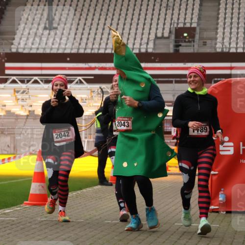 08.12.2024 - St. Pauli X-Mass-Run No. 14 Yannick Fuchs http://msf.ph/oto/7481351 08.12.2024 10:04:53 Ziel 76, 172, 1189, 1355, 2042, 2043, 2758, 2937, 3007 meine-sportfotos.de