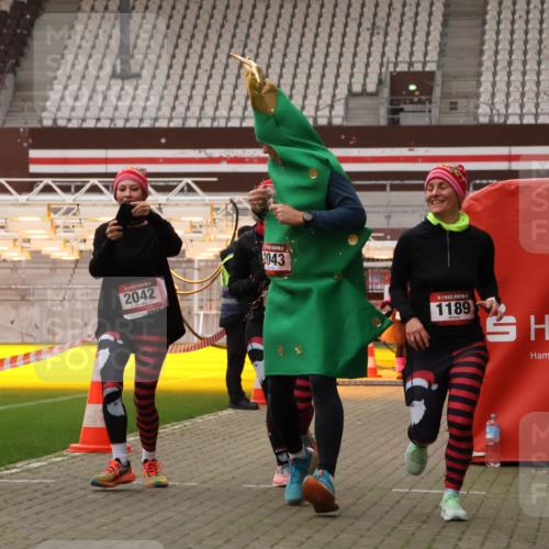 08.12.2024 - St. Pauli X-Mass-Run No. 14 Yannick Fuchs http://msf.ph/oto/7481358 08.12.2024 10:04:54 Ziel 76, 172, 1189, 1355, 2042, 2043, 2937 meine-sportfotos.de
