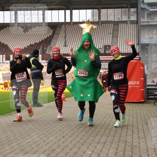 08.12.2024 - St. Pauli X-Mass-Run No. 14 Yannick Fuchs http://msf.ph/oto/7481390 08.12.2024 10:04:56 Ziel 76, 1021, 1067, 1189, 1355, 2013, 2042, 2043, 2937 meine-sportfotos.de