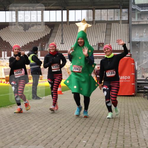 08.12.2024 - St. Pauli X-Mass-Run No. 14 Yannick Fuchs http://msf.ph/oto/7481393 08.12.2024 10:04:56 Ziel 76, 1021, 1067, 1189, 1355, 2013, 2042, 2043, 2937 meine-sportfotos.de