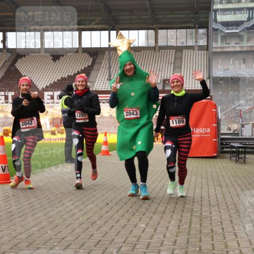 08.12.2024 - St. Pauli X-Mass-Run No. 14 Yannick Fuchs http://msf.ph/oto/7481403 08.12.2024 10:04:56 Ziel 76, 1021, 1067, 1189, 1355, 2013, 2042, 2043, 2937 meine-sportfotos.de