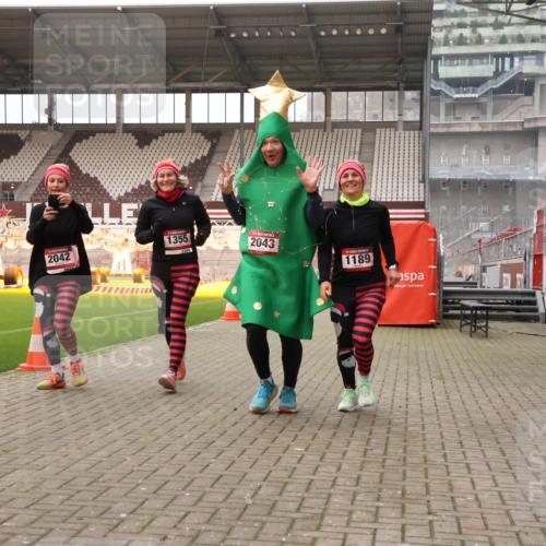 08.12.2024 - St. Pauli X-Mass-Run No. 14 Yannick Fuchs http://msf.ph/oto/7481417 08.12.2024 10:04:57 Ziel 1021, 1067, 1189, 1355, 2013, 2015, 2042, 2043, 2836, 2937 meine-sportfotos.de