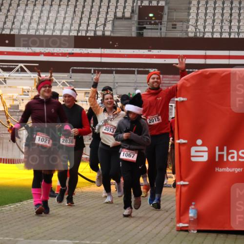 08.12.2024 - St. Pauli X-Mass-Run No. 14 Yannick Fuchs http://msf.ph/oto/7481502 08.12.2024 10:05:02 Ziel 24, 1021, 1067, 1189, 1355, 2013, 2015, 2042, 2043, 2836, 3077, 3313, 3317, 3318 meine-sportfotos.de