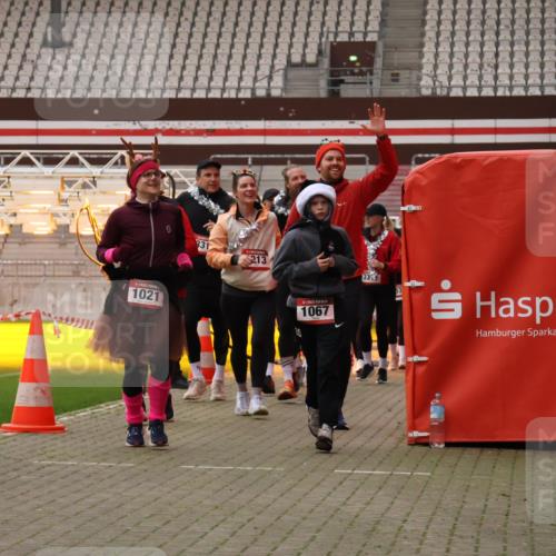 08.12.2024 - St. Pauli X-Mass-Run No. 14 Yannick Fuchs http://msf.ph/oto/7481510 08.12.2024 10:05:04 Ziel 24, 1021, 1067, 1189, 1355, 2013, 2015, 2042, 2043, 2165, 2836, 3077, 3311, 3313, 3314, 3315, 3317, 3318 meine-sportfotos.de