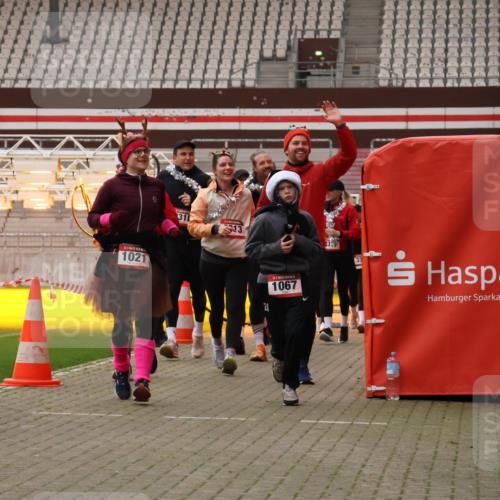08.12.2024 - St. Pauli X-Mass-Run No. 14 Yannick Fuchs http://msf.ph/oto/7481513 08.12.2024 10:05:04 Ziel 24, 1021, 1067, 1189, 1355, 2013, 2015, 2042, 2043, 2165, 2836, 3077, 3311, 3313, 3314, 3315, 3317, 3318 meine-sportfotos.de
