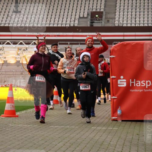 08.12.2024 - St. Pauli X-Mass-Run No. 14 Yannick Fuchs http://msf.ph/oto/7481516 08.12.2024 10:05:04 Ziel 24, 1021, 1067, 1189, 1355, 2013, 2015, 2042, 2043, 2165, 2836, 3077, 3311, 3313, 3314, 3315, 3317, 3318 meine-sportfotos.de