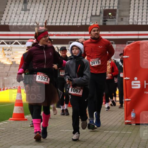 08.12.2024 - St. Pauli X-Mass-Run No. 14 Yannick Fuchs http://msf.ph/oto/7481526 08.12.2024 10:05:06 Ziel 24, 273, 312, 1021, 1067, 1189, 1355, 2013, 2015, 2042, 2043, 2165, 2836, 3077, 3310, 3311, 3312, 3313, 3314, 3315, 3316, 3317, 3318 meine-sportfotos.de