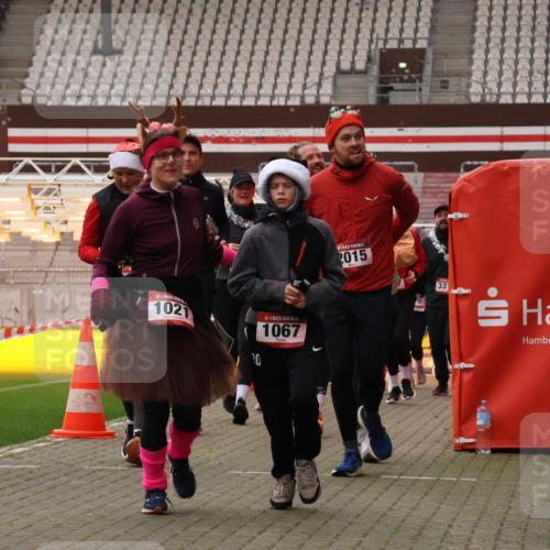 08.12.2024 - St. Pauli X-Mass-Run No. 14 Yannick Fuchs http://msf.ph/oto/7481534 08.12.2024 10:05:06 Ziel 24, 273, 312, 1021, 1067, 1189, 1355, 2013, 2015, 2042, 2043, 2165, 2836, 3077, 3310, 3311, 3312, 3313, 3314, 3315, 3316, 3317, 3318 meine-sportfotos.de