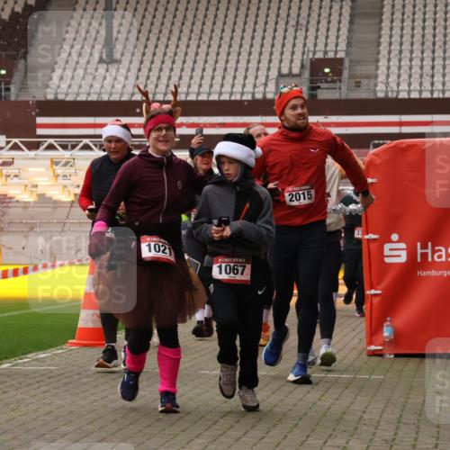 08.12.2024 - St. Pauli X-Mass-Run No. 14 Yannick Fuchs http://msf.ph/oto/7481537 08.12.2024 10:05:06 Ziel 24, 273, 312, 1021, 1067, 1189, 1355, 2013, 2015, 2042, 2043, 2165, 2836, 3077, 3310, 3311, 3312, 3313, 3314, 3315, 3316, 3317, 3318 meine-sportfotos.de