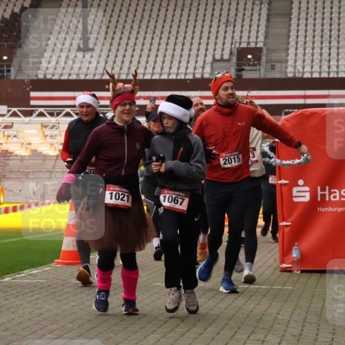 08.12.2024 - St. Pauli X-Mass-Run No. 14 Yannick Fuchs http://msf.ph/oto/7481540 08.12.2024 10:05:06 Ziel 24, 273, 312, 1021, 1067, 1189, 1355, 2013, 2015, 2042, 2043, 2165, 2836, 3077, 3310, 3311, 3312, 3313, 3314, 3315, 3316, 3317, 3318 meine-sportfotos.de