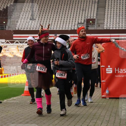 08.12.2024 - St. Pauli X-Mass-Run No. 14 Yannick Fuchs http://msf.ph/oto/7481547 08.12.2024 10:05:06 Ziel 24, 273, 312, 1021, 1067, 1189, 1355, 2013, 2015, 2042, 2043, 2165, 2836, 3077, 3310, 3311, 3312, 3313, 3314, 3315, 3316, 3317, 3318 meine-sportfotos.de