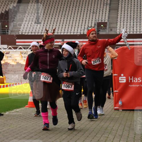 08.12.2024 - St. Pauli X-Mass-Run No. 14 Yannick Fuchs http://msf.ph/oto/7481549 08.12.2024 10:05:06 Ziel 24, 273, 312, 1021, 1067, 1189, 1355, 2013, 2015, 2042, 2043, 2165, 2836, 3077, 3310, 3311, 3312, 3313, 3314, 3315, 3316, 3317, 3318 meine-sportfotos.de