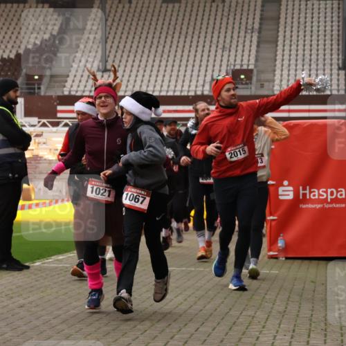 08.12.2024 - St. Pauli X-Mass-Run No. 14 Yannick Fuchs http://msf.ph/oto/7481552 08.12.2024 10:05:07 Ziel 24, 273, 312, 1021, 1067, 1189, 1355, 1959, 2013, 2015, 2042, 2043, 2165, 2836, 3077, 3310, 3311, 3312, 3313, 3314, 3315, 3316, 3317, 3318 meine-sportfotos.de